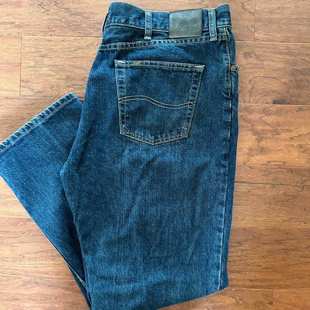 Men’s Lee jeans Relaxed fit. Excellent condition.
